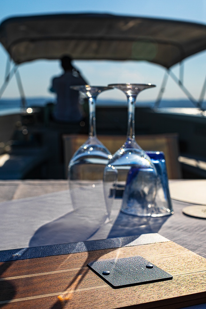 Corredo nautico porta menu e sotto piatti Dedans Bertoldi Boats bicchieri