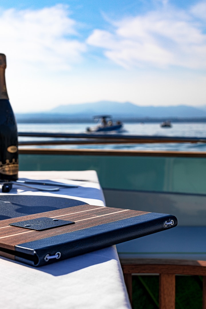 Corredo nautico porta menu e sotto piatti Dedans Bertoldi Boats