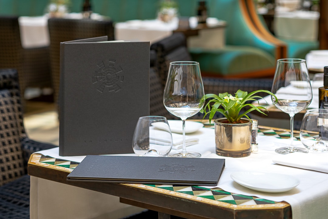 Dedans Park Hyatt porta menu similpelle La Cupola mise en place