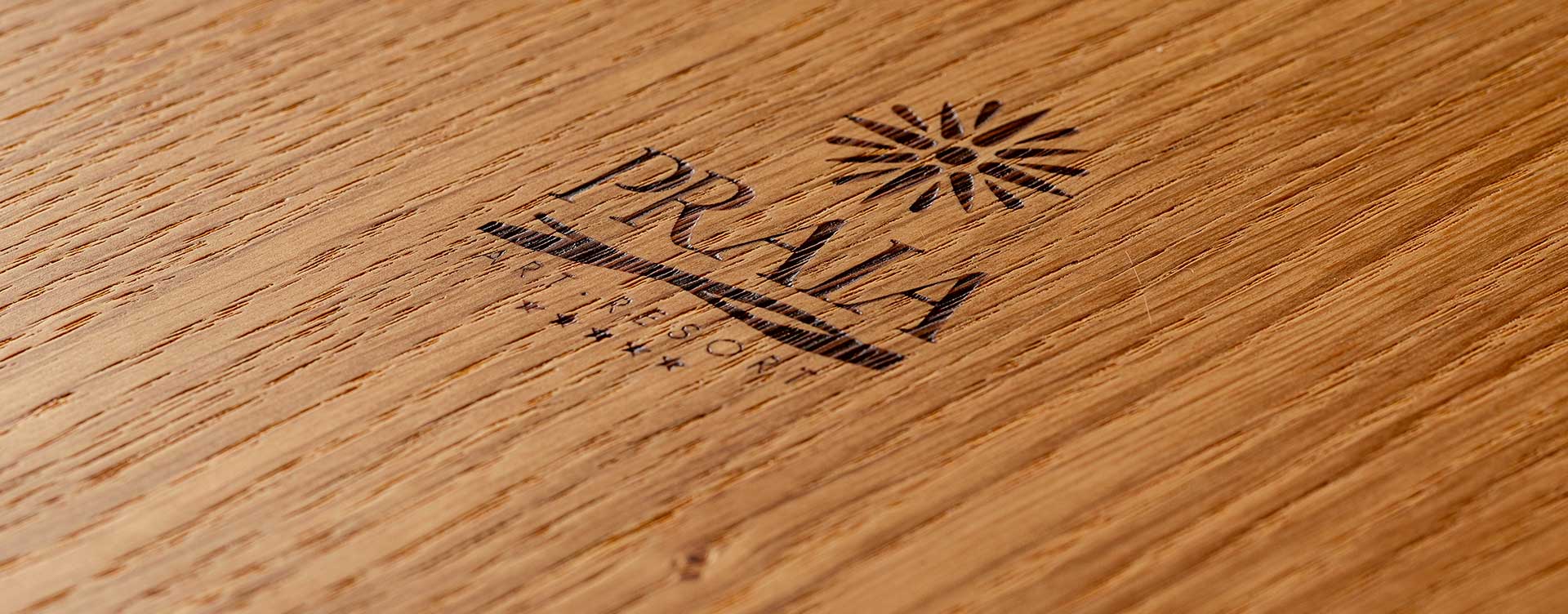 Dedans materiali legno di rovere
