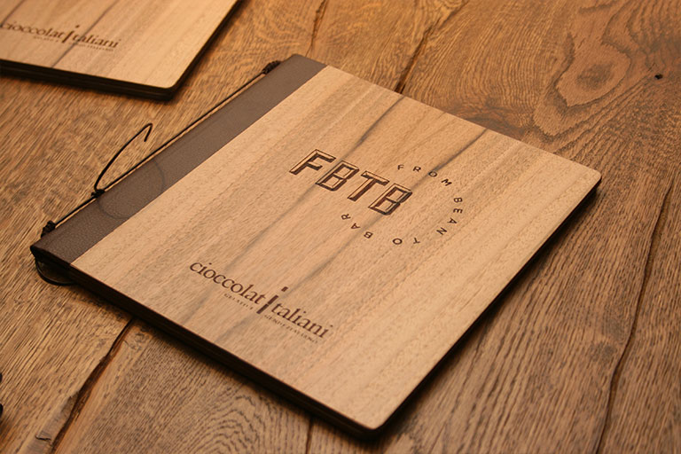 porta menu in legno cioccolati italiani